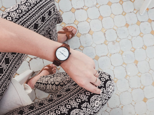 SFINX Armbanduhr | Unisex Holzuhr | Nachhaltig | Rot | Weiß | Schwarz