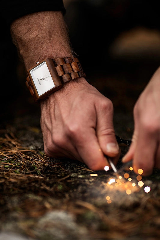 HORIZON | Holzuhr für Herren | Quadratisch | Nachhaltig | Silber Armbanduhr