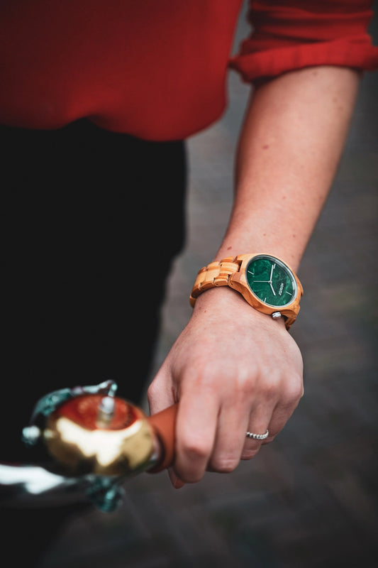 VOLEA Armbanduhr | Unisex Holzuhr | Grüner Marmor | Olive | Nachhaltig