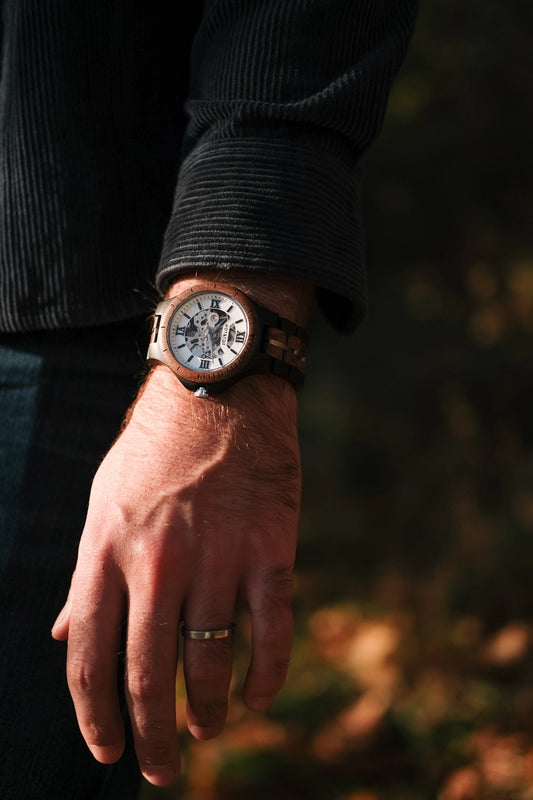 NOYER MOTUS Armbanduhr | Uhr aus Nussbaumholz für Herren | Automatik | Silber