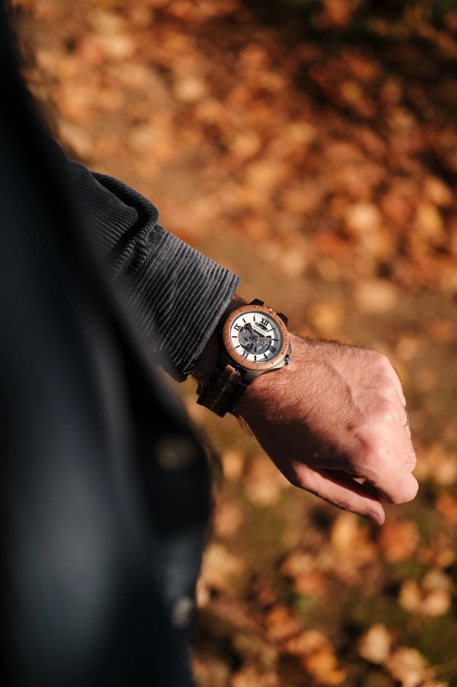 NOYER MOTUS Armbanduhr | Uhr aus Nussbaumholz für Herren | Automatik | Silber