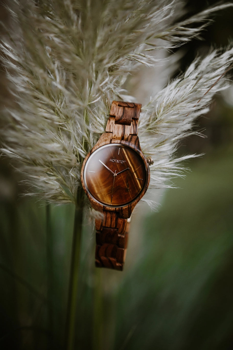 TIGANO Armbanduhr | Unisex Holzuhr | Tigerauge Stone | Nachhaltig | Gold