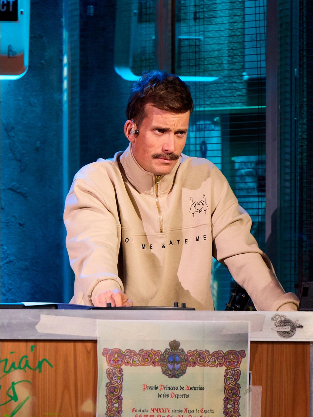 Unisex Oversize Sweatshirt – Love Me & Hate Me II by Loco Monky