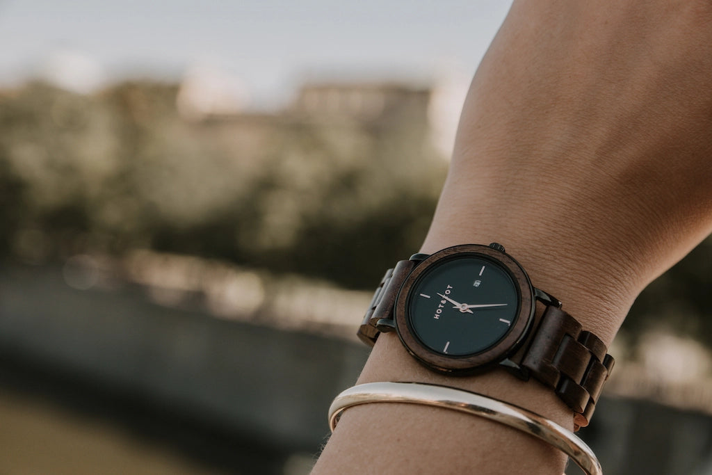 NYX | Holzuhr für Damen | Walnussholz | Roségoldener Edelstahl | 32 mm