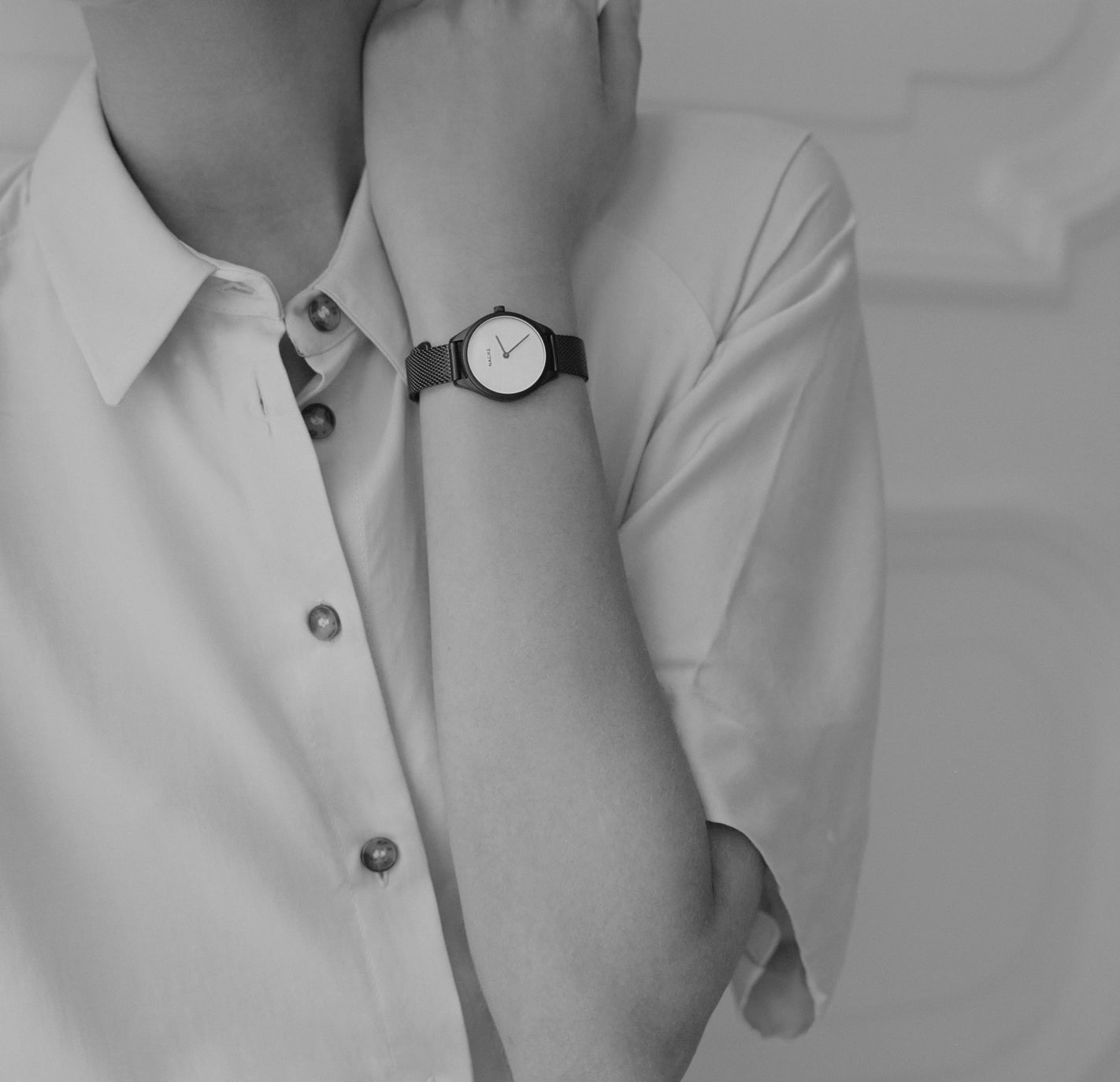 Nacre Mini Lune – Mattschwarz | Mesh-Armband | 28 mm